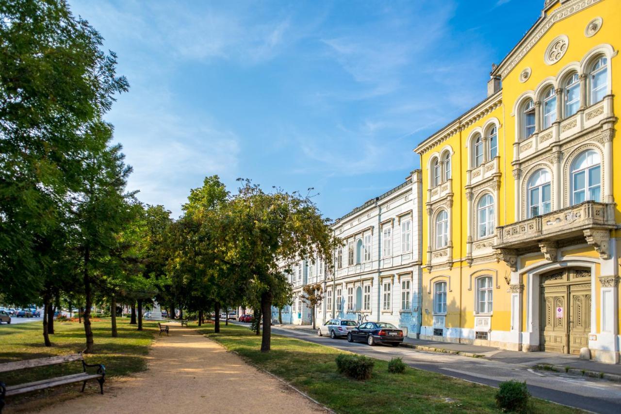 Ybl Apartment City Center Székesfehérvár Buitenkant foto